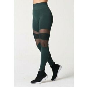 NWT Nux Circle Back Leggings Deep Forest Size‎ Large